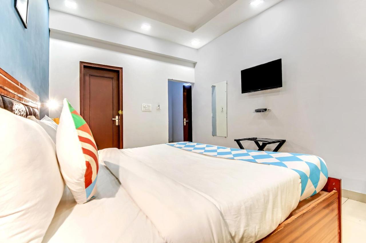 Oyo Home 64106 Comfortable Stay ニューデリー エクステリア 写真